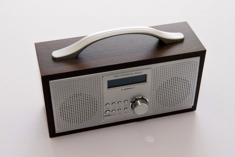 DAB radio ⇒ Stor guide til DAB radio+ med bluetooth og